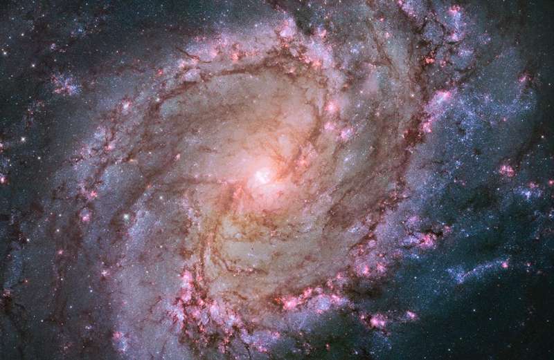 Спиральная галактика M83: Южное Булавочное колесо