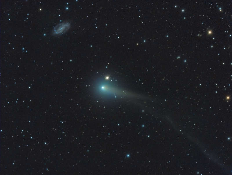 Комета PanSTARRS и галактика