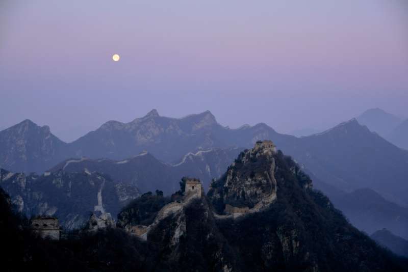Великая Китайская стена в лунном свете