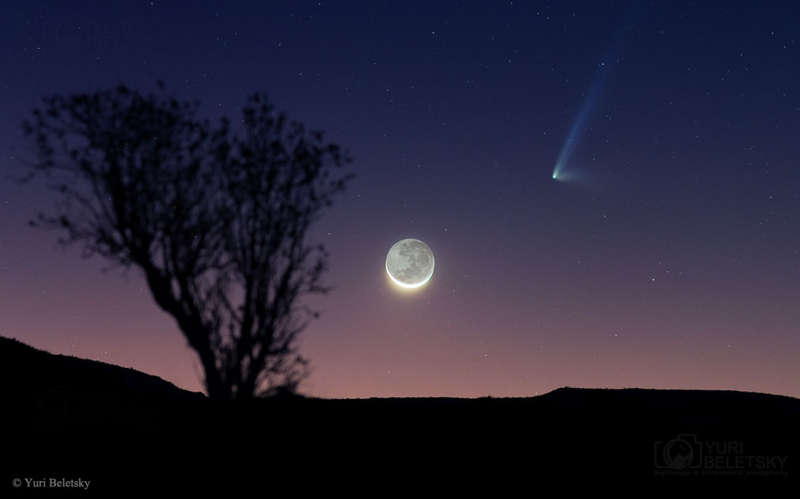 Kometa PanSTARRS i serp Luny