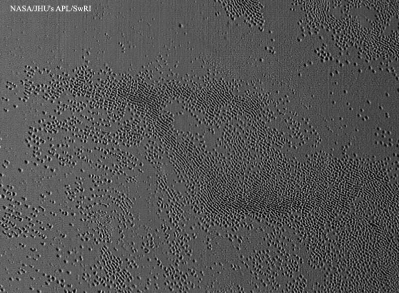 На Плутоне открыты необычные ямы