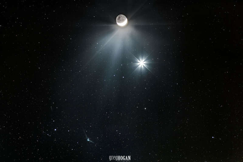 Комета встречается с Луной и Утренней звездой