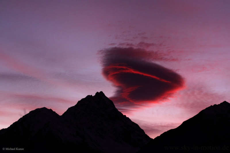 Linzovidnoe oblako v forme serdca