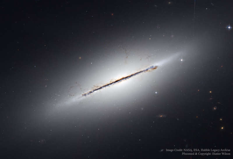 NGC 5866: galaktika s rebra