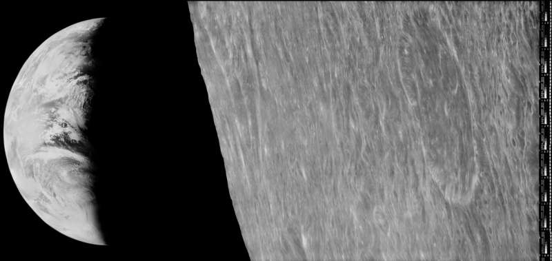 Lunar Orbiter Earthset