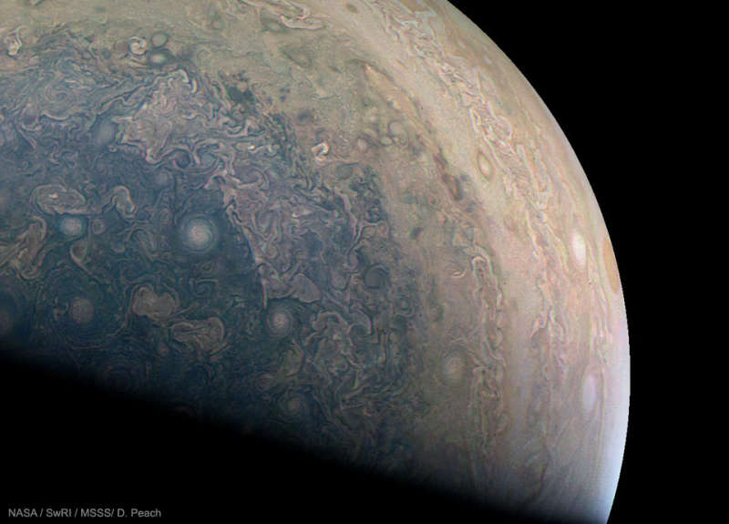 Cloud Swirls around Southern Jupiter from Juno