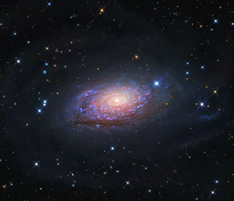 Mess'e 63: galaktika Podsolnuh