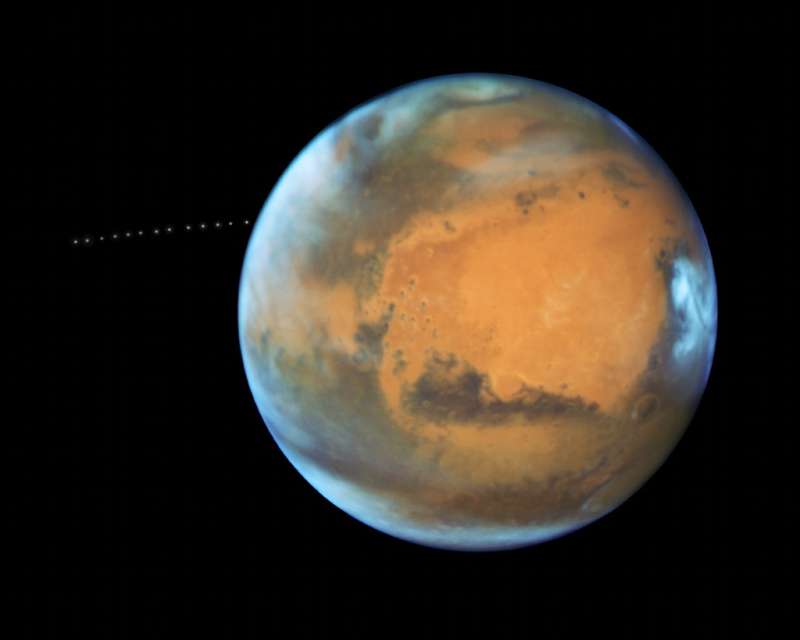 Fobos: sputnik nad Marsom