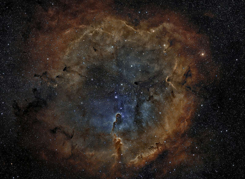 IC 1396: эмиссионная туманность в Цефее