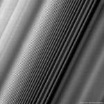 Волны плотности в кольцах Сатурна на изображениях Кассини