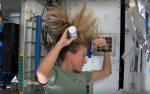 Как вымыть волосы в космосе