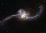NGC 2623: сливающиеся галактики от телескопа им.Хаббла