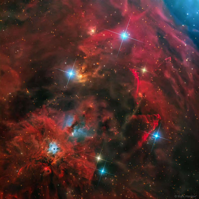 Dugi, dzhety i udarnye volny okolo NGC 1999