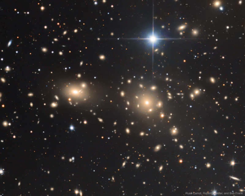 Skoplenie galaktik v Volosah Veroniki