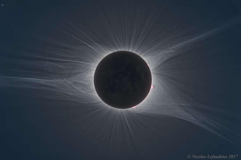 Total Solar Eclipse Corona in HDF