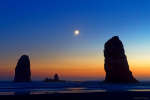 Луна и Венера над Кэннон-бич