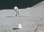 Astronavt zabivaet gol na Lune