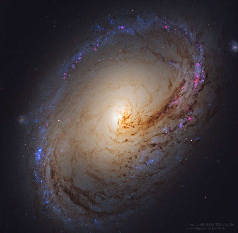 Спиральная галактика M96 от телескопа им.Хаббла