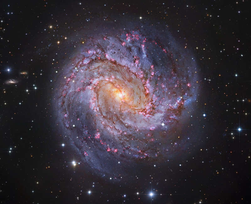M83: Галактика тысячи рубинов