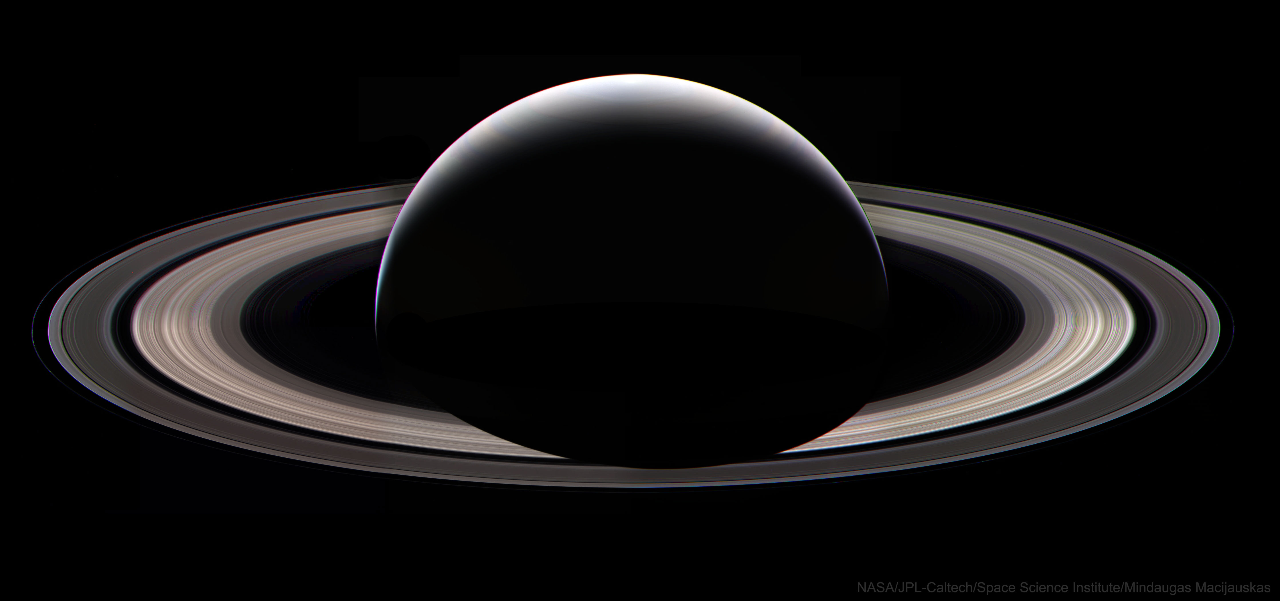 Сатурн ночью