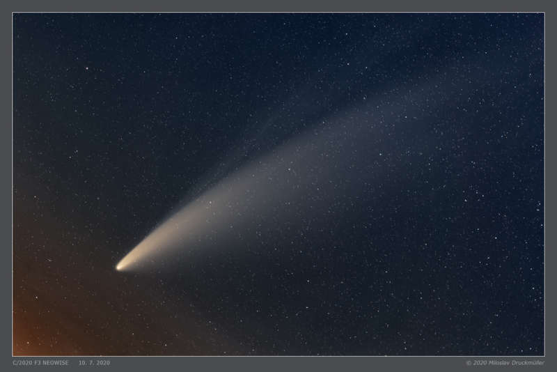 Hvosty komety NEOWISE