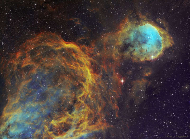 WR32 and Interstellar Clouds in Carina