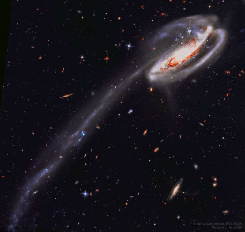 Galaktika Golovastik ot teleskopa im.Habbla