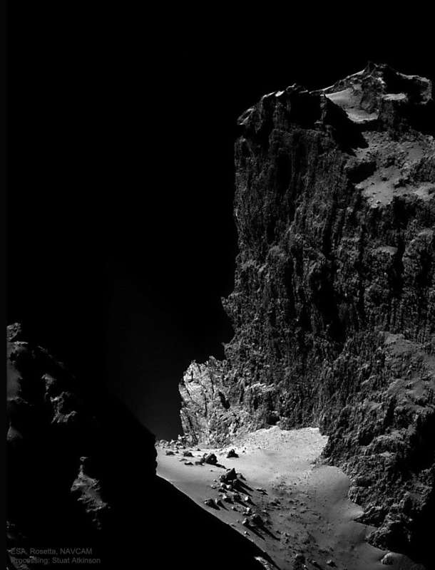 Высокий утес на комете Чурюмова-Герасименко