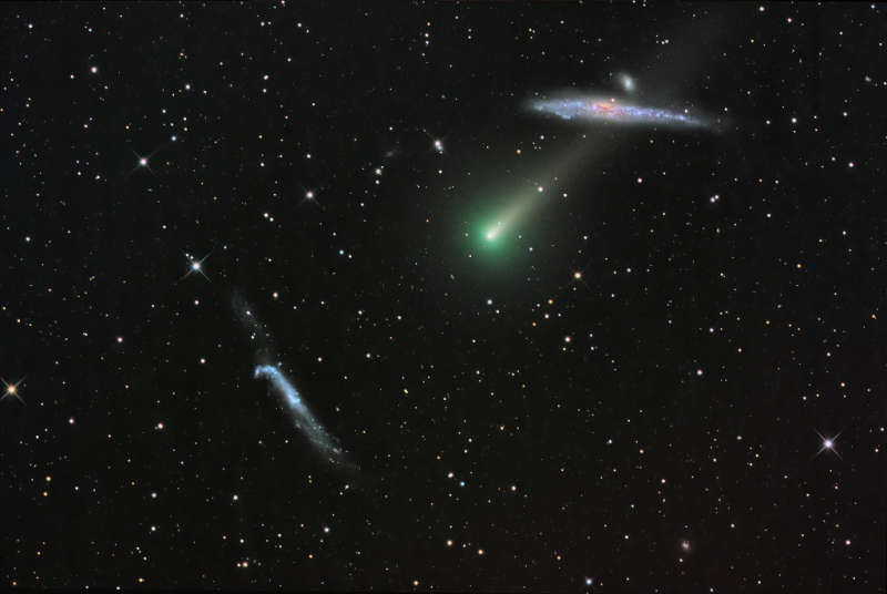 Kometa Leonarda i galaktika Kit