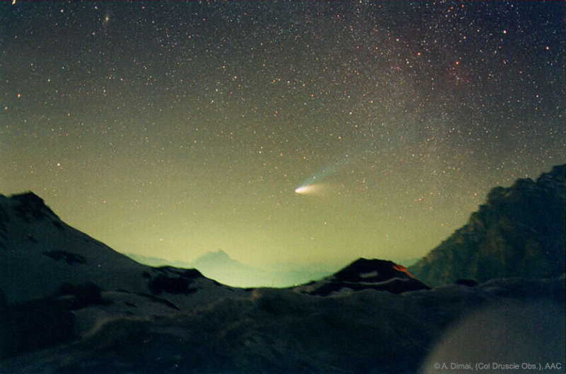 Комета Хейла-Боппа над перевалом Вал Парола