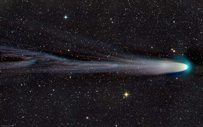 Hvost Rozhdestvenskoi komety