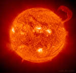 Солнечный протуберанец: вид с SOHO