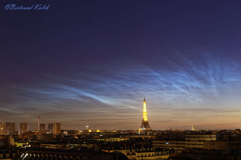 Серебристые облака над Парижем