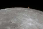 Марс появляется над лунным лимбом