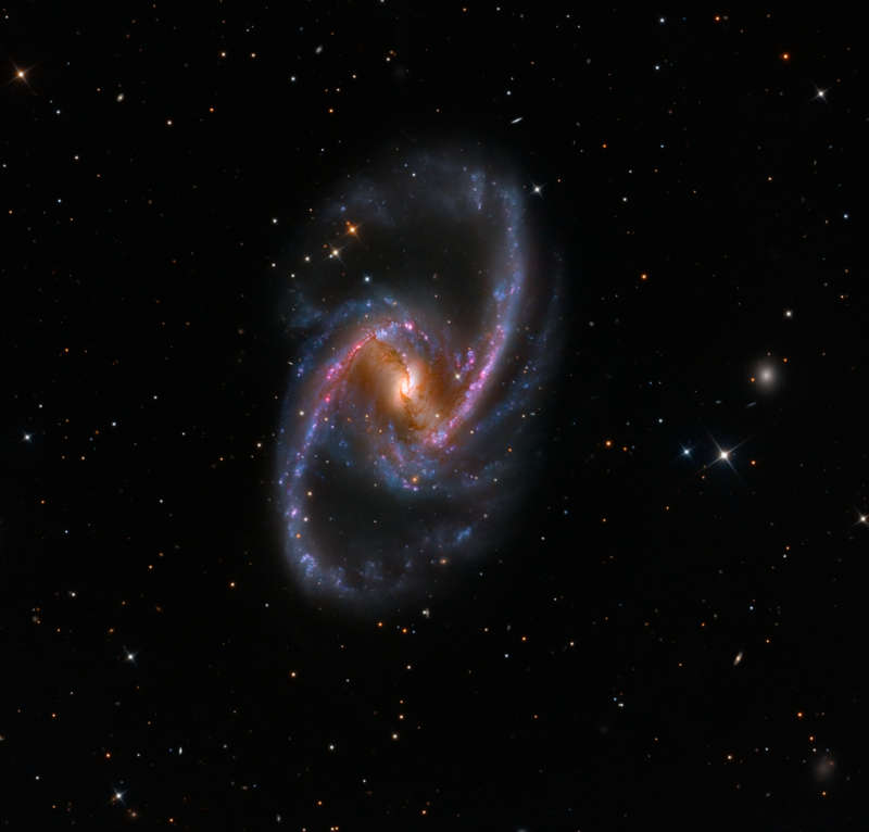 NGC 1365: величественная островная вселенная