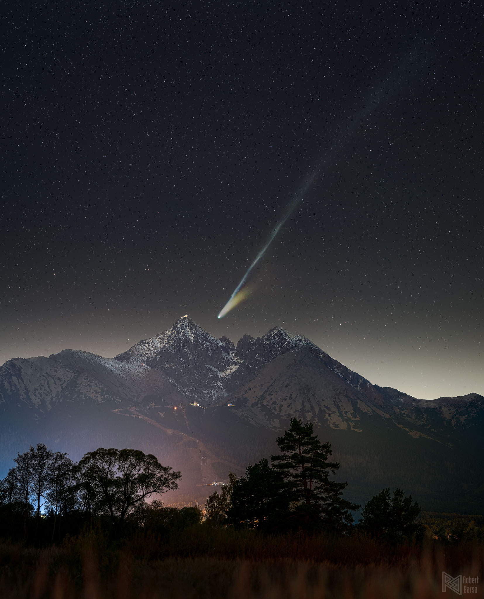 APOD: 2025 November 4 � Comet Lemmon Beyond Lomnick� Peak