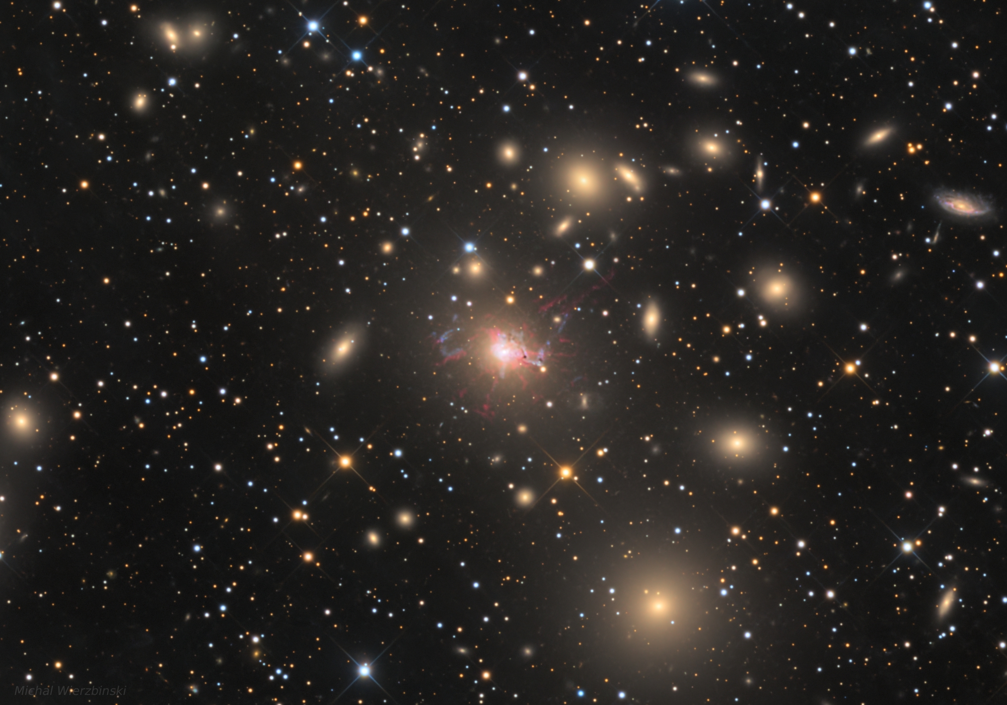 NGC 1275 � ��������� ������