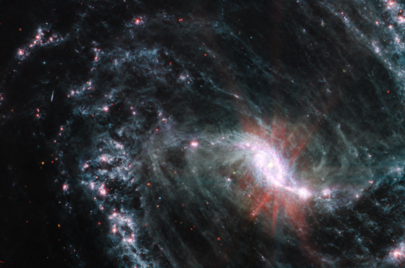 ���������� ��������� � ���������� NGC 1365 �� ��������� "������ ����"