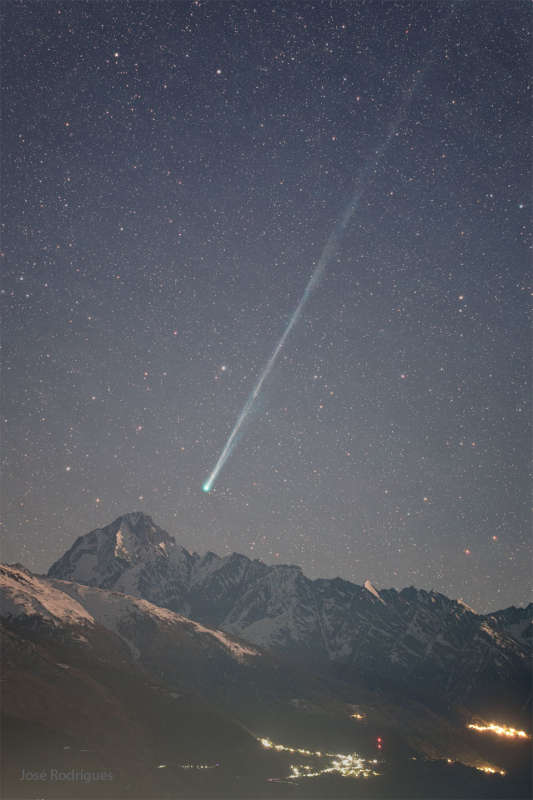 APOD: 2026 April 12 � Comet R3 PanSTARRS Brightens