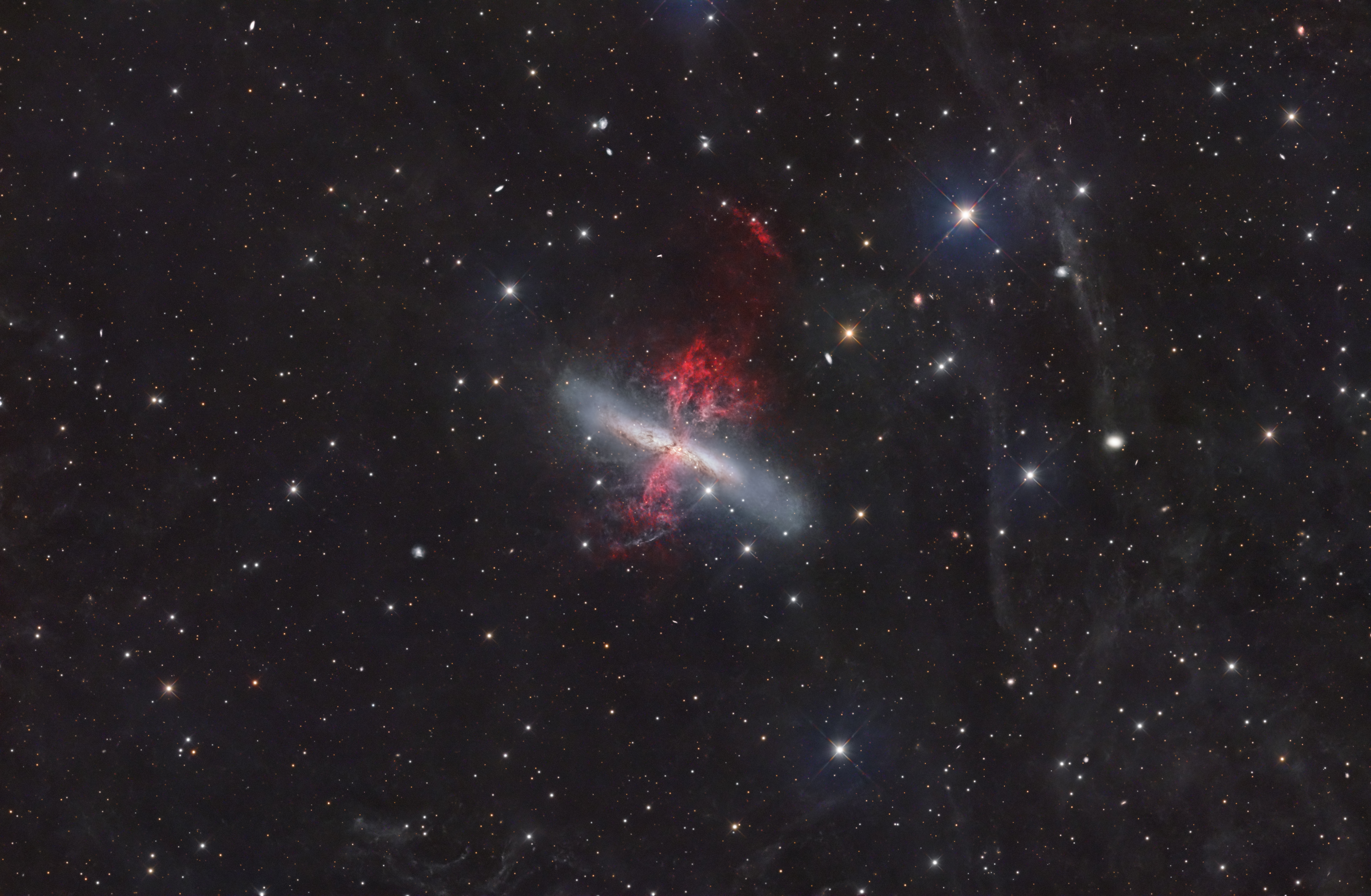 M82: ��������� � �������� ����������������� � �����������