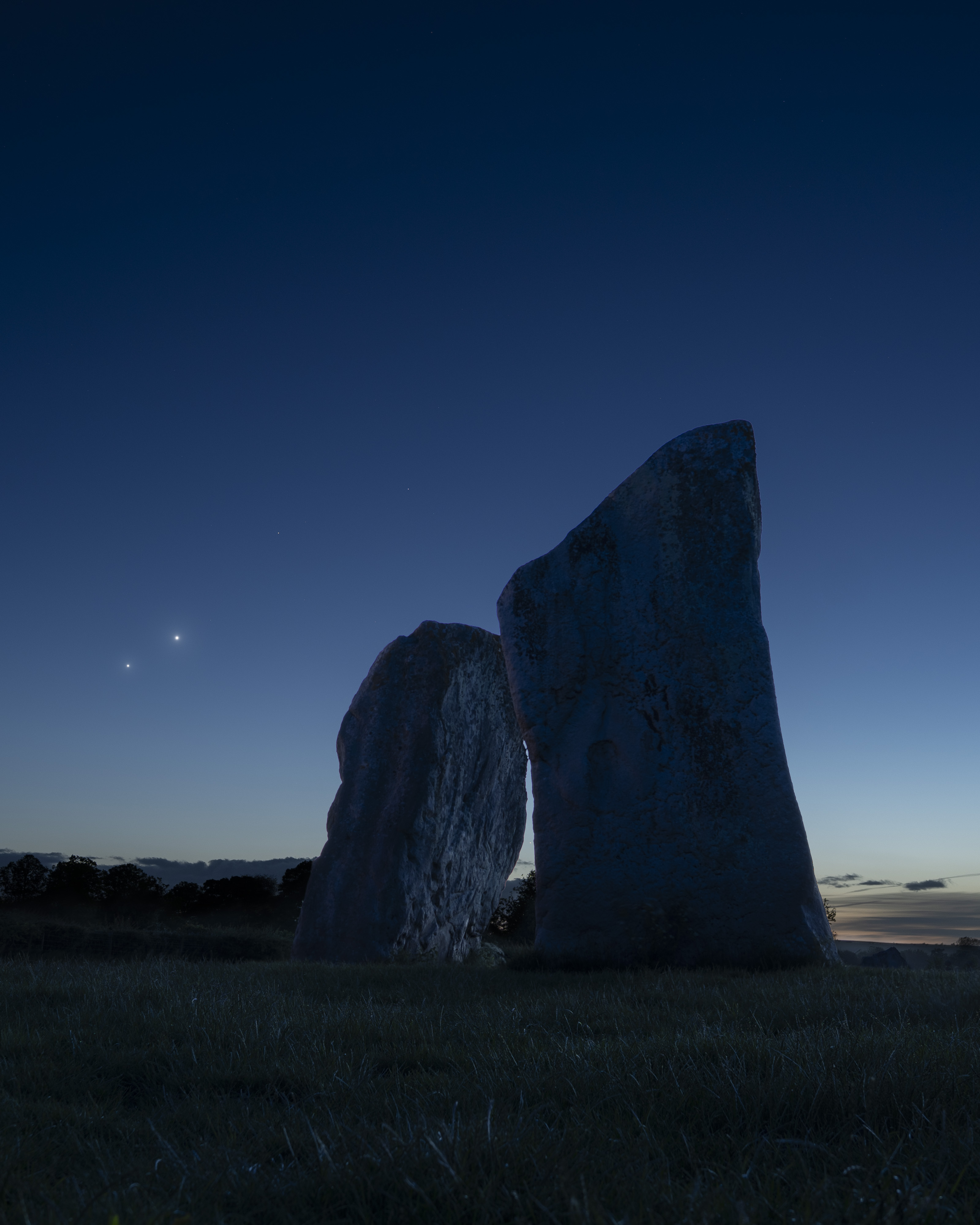 APOD: 2026 June 12 Б Venus and Jupiter: Conjunction from Avebury