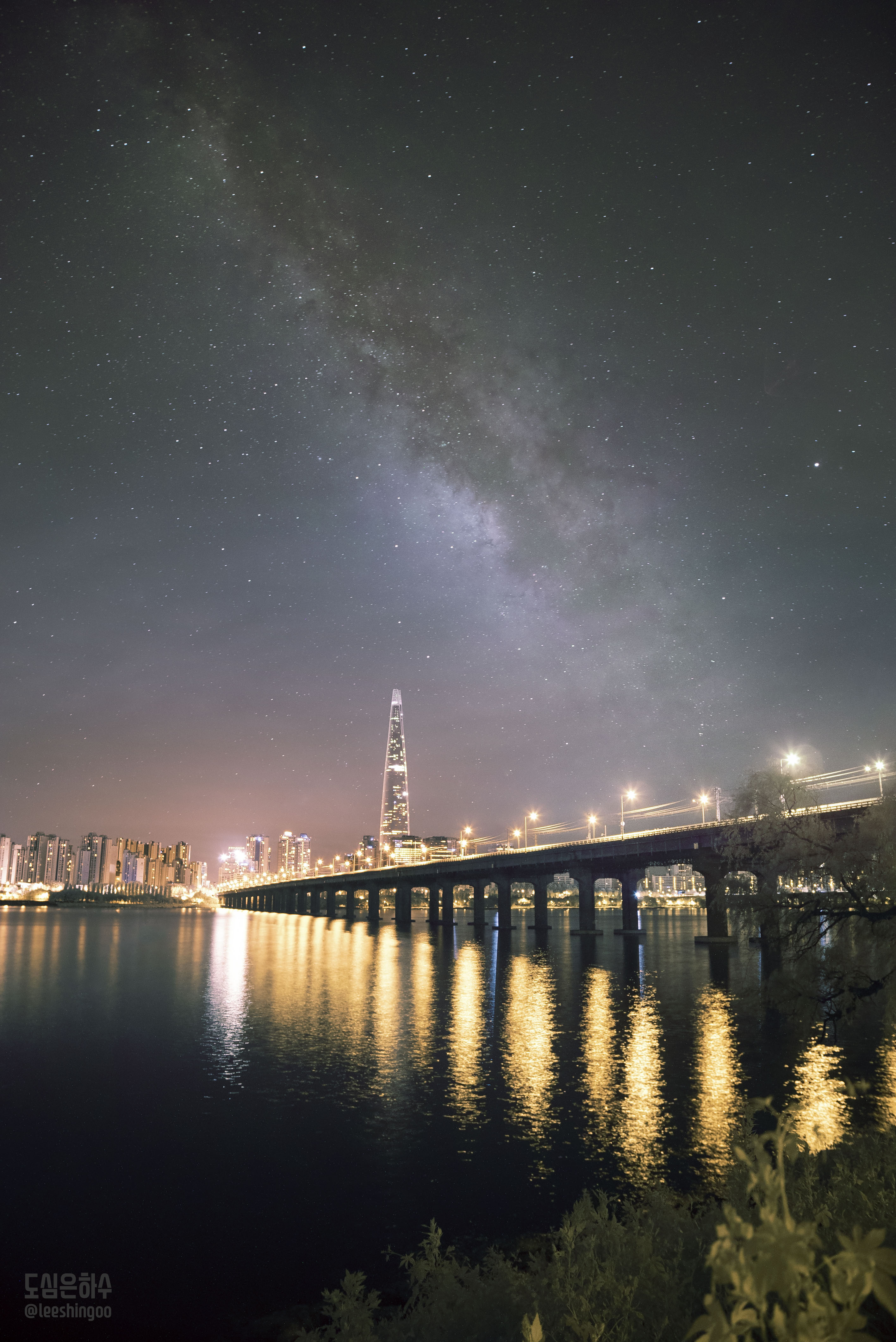 APOD: 2026 June 26 � Milky Way Urban Style