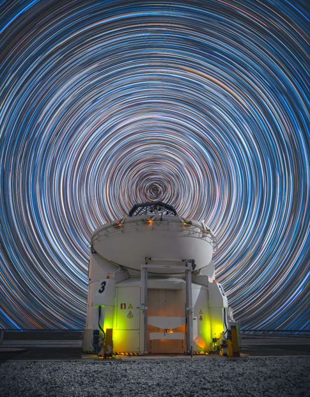 APOD: 2026 August 28 Б The Sky Turns Above Paranal
