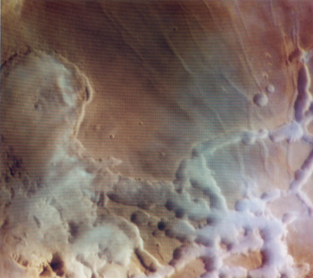 Krasochnye vodyanye oblaka nad Marsom