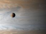 Ио: обращение вокруг Юпитера