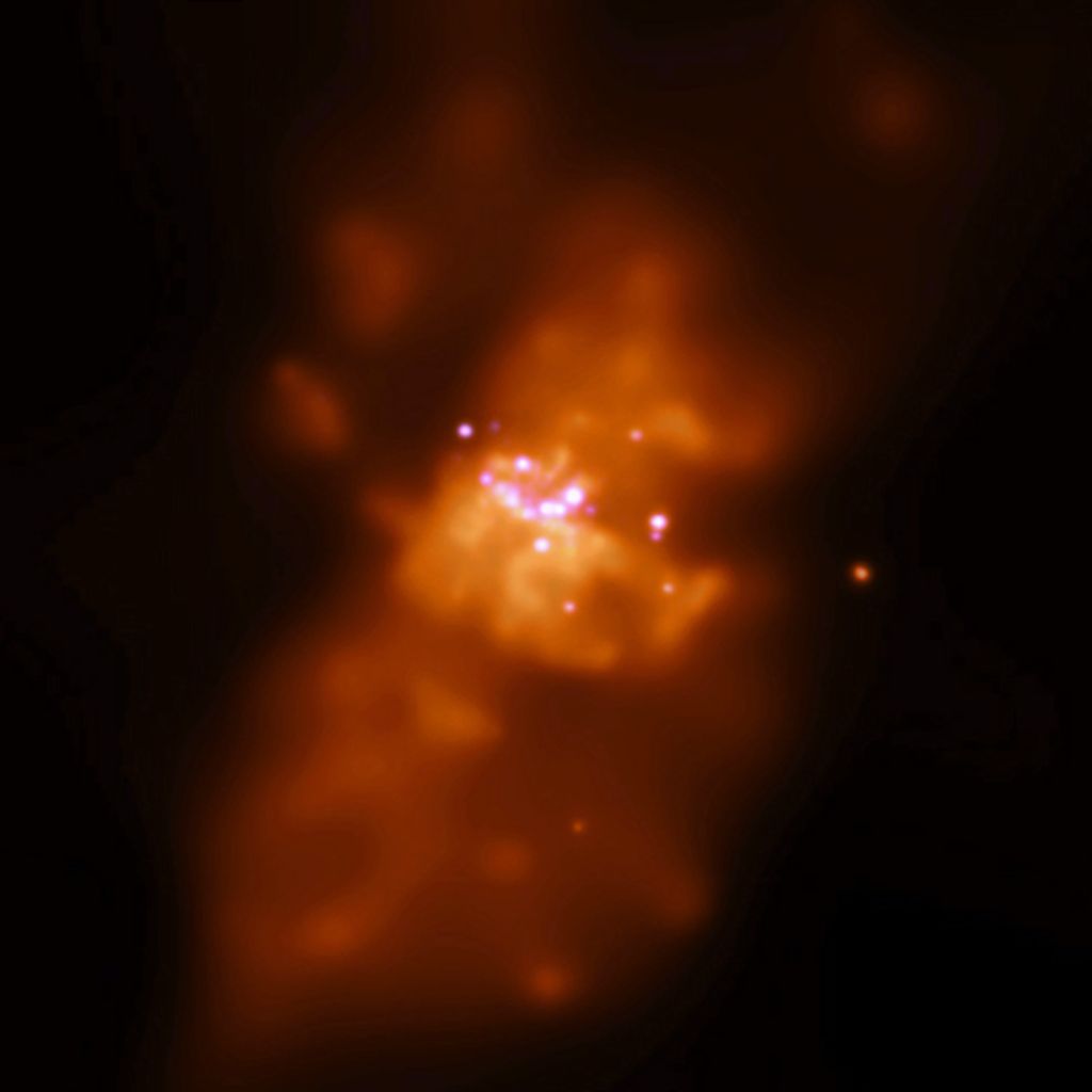 Srednemassivnaya chernaya dyra v galaktike M82