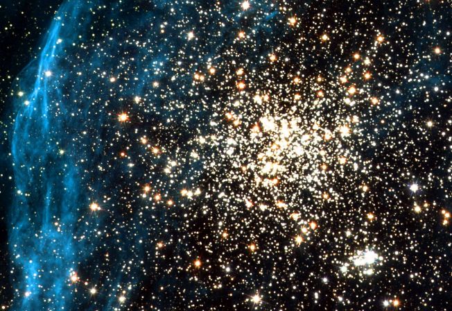 NGC 1850: sharovoe skoplenie ne imeyushee analogov v  Mlechnom Puti