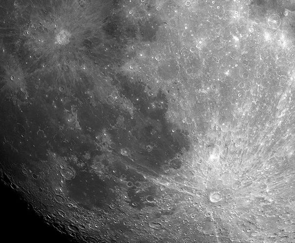 Tiho i Kopernik: lunnye kratery s luchami