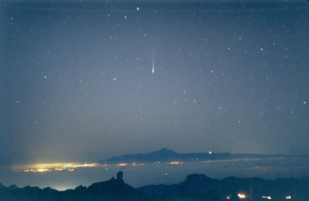 Comet Ikeya Zhang over Tenerife
