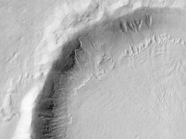 Tayanie snega i ovragi na Marse